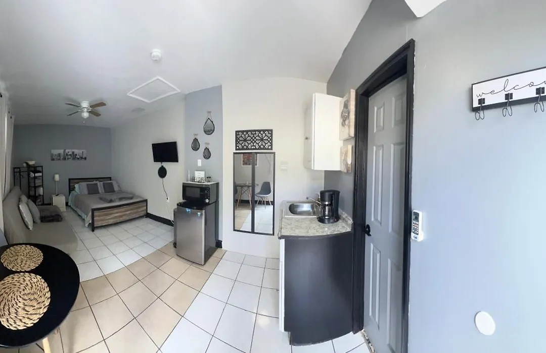 Lovely & Modern Room In Miami-1