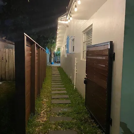 Private Suite W/ Full Backyard, Bbq, 5Min From Mia-2