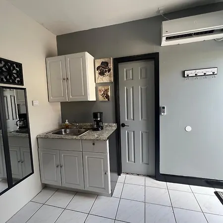 Lovely & Modern Room In Miami-3